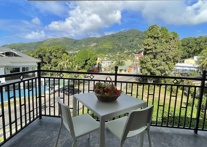 B * Beau Vallon (Mahe)